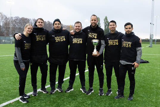 Häckens ledarstab med pokalen