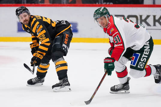 Skellefteås Arvid Lundberg och Frölundas Nicklas Lasu