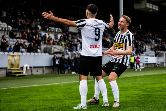Landskronas Edi Sylisufaj och Adam Egnell jublar