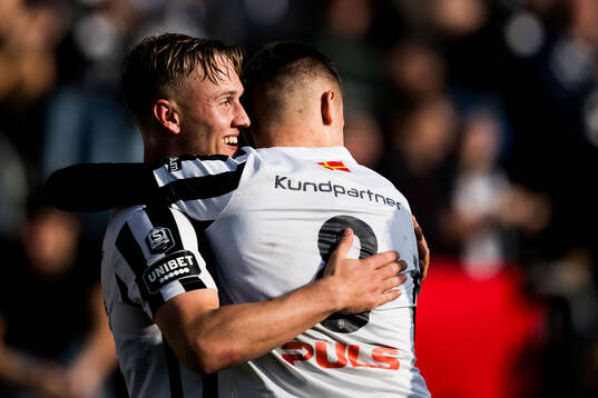 Landskronas Jesper Strid och Robin Dzabic jublar
