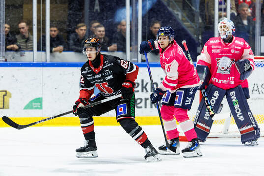 Örebros Robert Leino mot Linköpings Olle Strandell och