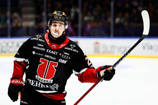Örebros Peetro Seppälä jublar