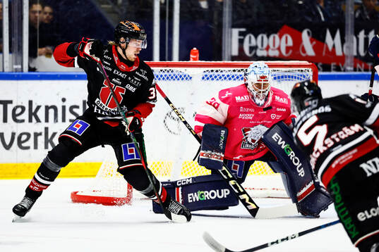 Örebros Christopher Mastomäki och Linköpings målvakt