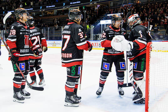 Örebros målvakt Jhonas Enroth jublar