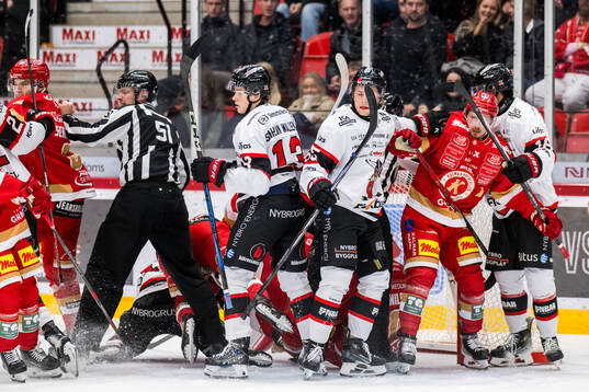 Kalmars och Nybros spelare i slagsmål