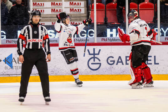 Nybros Leo Sahlin Wallenius och målvakt Tex Williamsson