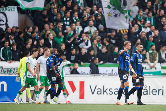 Spelarna lämnar planen