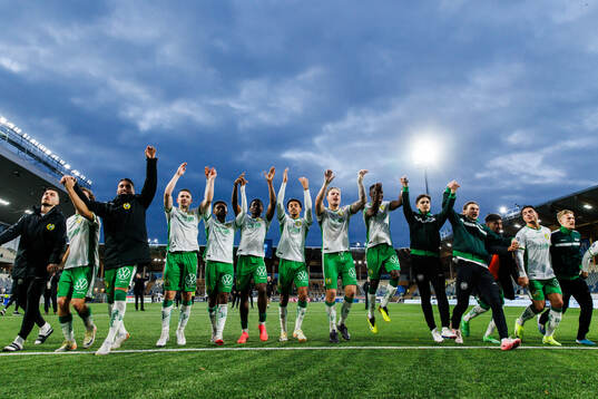 Hammarbys spelare jublar