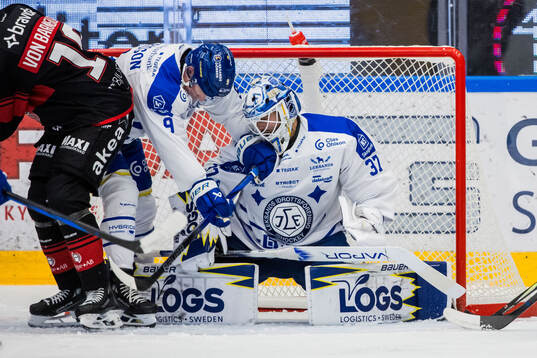 Leksands Patrik Zackrisson och målvakt Jakob Hellsten