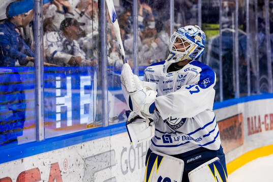 Leksands målvakt Jakob Hellsten jublar