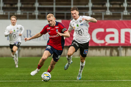 Östers Adam Bergmark Wiberg och Örebros Samuel Kroon