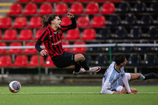 Brommapojkarnas Leart Krasniqi och Djurgårdens Adam Chrifi
