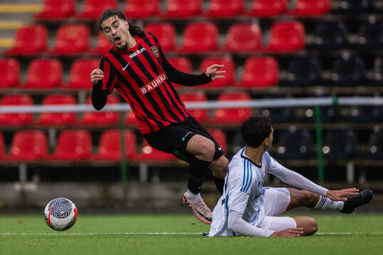 Brommapojkarnas Leart Krasniqi och Djurgårdens Adam Chrifi