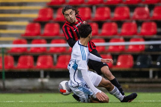 Brommapojkarnas Leart Krasniqi och Djurgårdens Adam Chrifi
