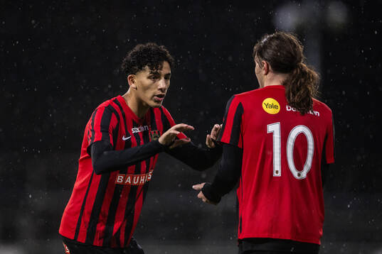 Brommapojkarnas Jonas El Mallah jublar med Leart Krasniqi