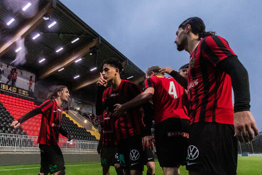Brommapojkarnas Jonas El Mallahj (m) jublar med Leart