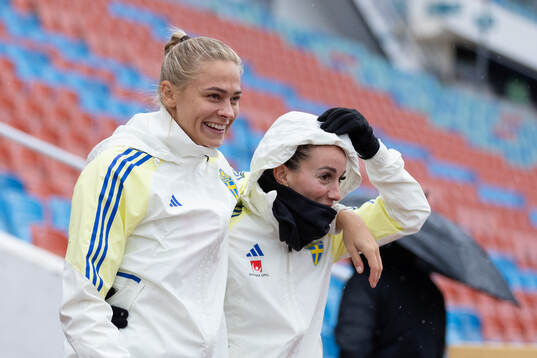 Fridolina Rolfö and Kosovare Asllani of the Swedish