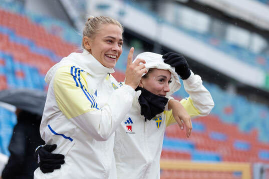 Fridolina Rolfö and Kosovare Asllani of the Swedish
