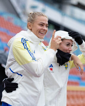 Fridolina Rolfö and Kosovare Asllani of the Swedish