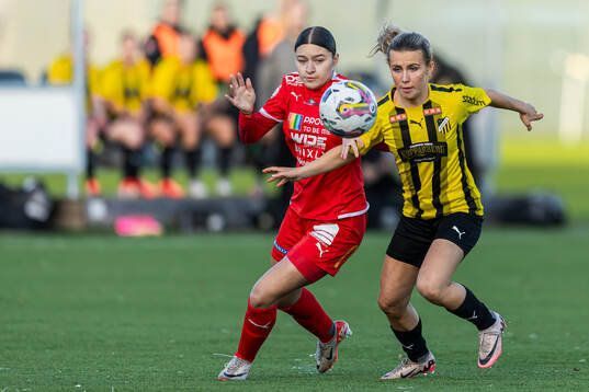 Rössös Alvina Salihi och Häckens Nathalie Staaf