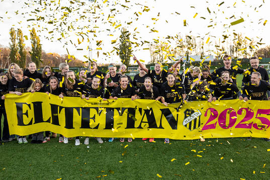 Häckens spelare jublar