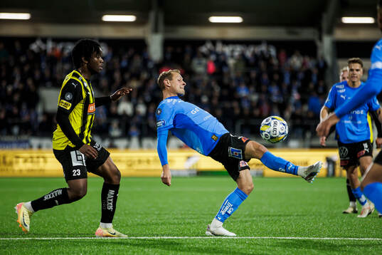 Häckens Jeremy Agbonifo och Halmstads Joel Allansson
