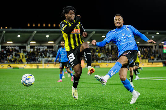 Häckens Jeremy Agbonifo och Halmstads Marcus Olsson