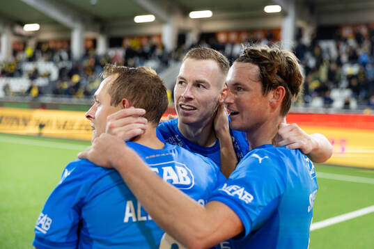 Halmstads spelare jublar