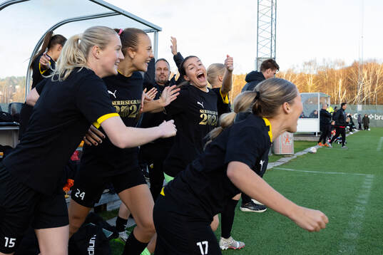 Häckens spelare jublar