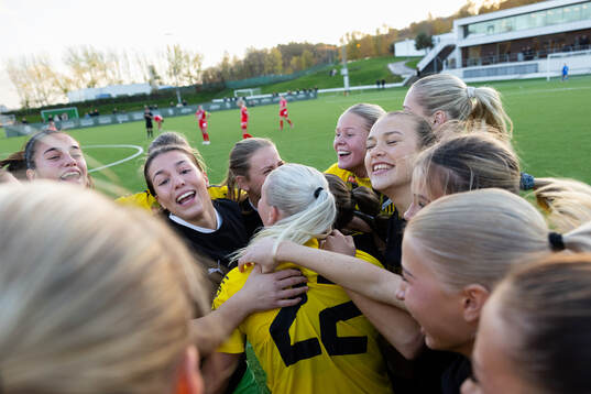 Häckens spelare jublar