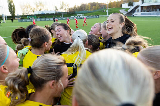 Häckens spelare jublar