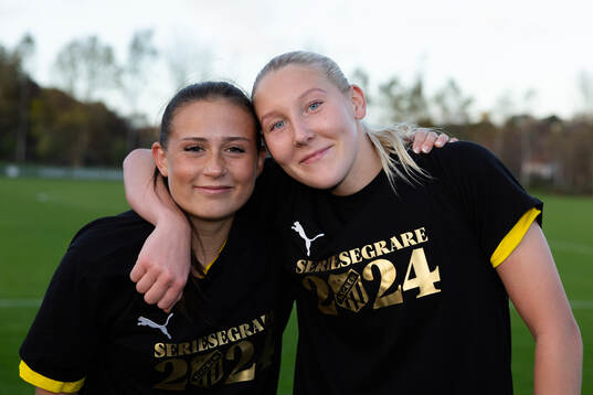 Häckens Engla Lennartsson och Alice Lindqvist  jublar
