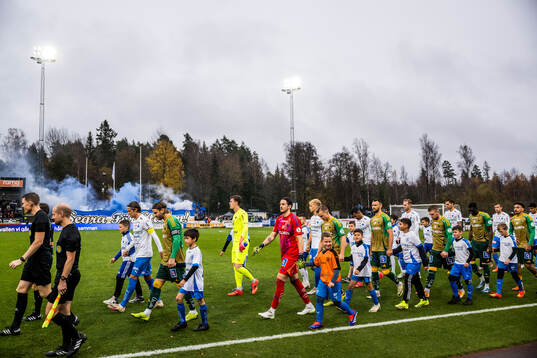 Spelarna gör entré