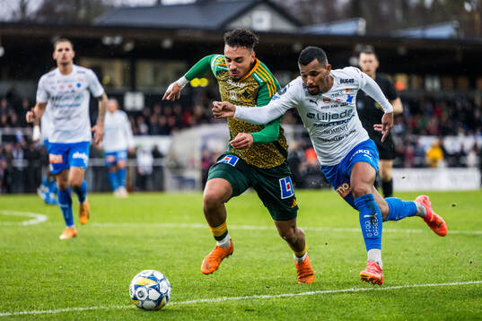 IFK Norrköpings Moutaz Neffati och Värnamos Wenderson