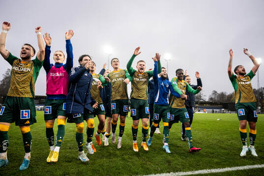 IFK Norrköpings spelare jublar