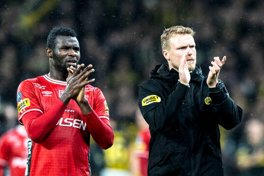 Elfsborgs Ibrahim Buhari och manager Oscar Hiljemarkunder