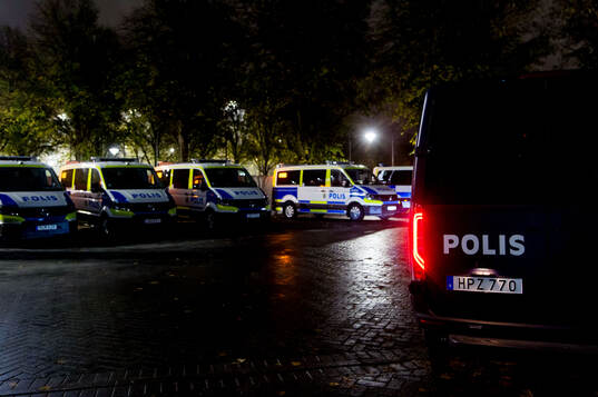 Polisbilae utanför Eleda stadion
