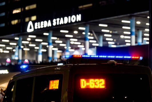 Polisbil utanför Eleda stadion