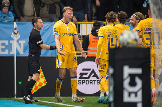 IFK Göteborgs Laurs Skjellerup jublar