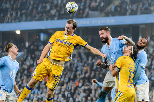 IFK Göteborgs Adam Carlén och Gustav Svensson mot Malmö