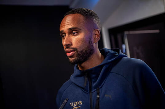 Malmö FFs Isaac Kiese Thelin på en pressträff