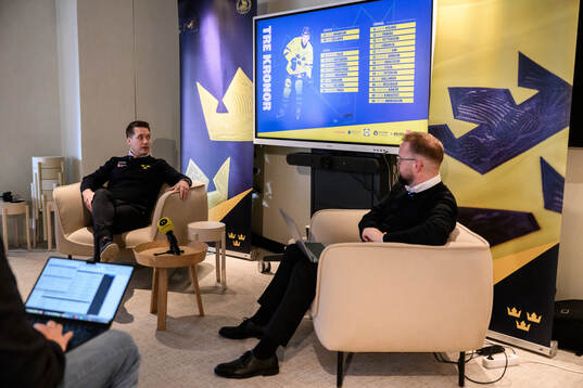 Tre Kronors förbundskapten Sam Hallam och Linus Hugosson,