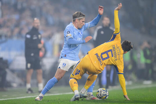 Malmö FFs Jens Stryger Larsen och IFK Göteborgs Anders