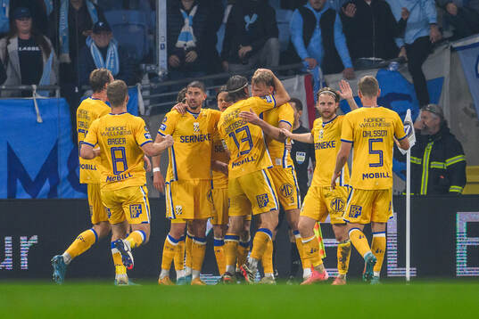 IFK Göteborgs Laurs Skjellerup jublar