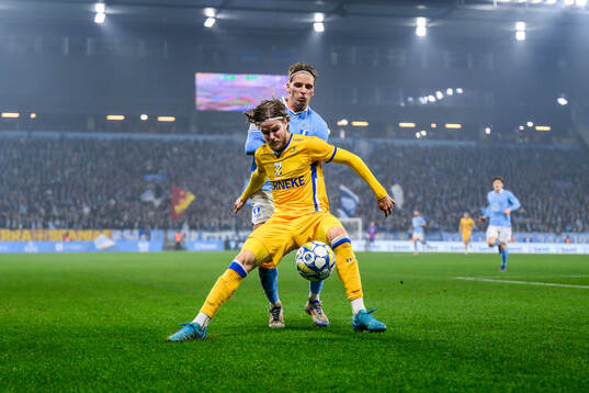IFK Göteborgs Gustaf Norlin och Malmö FFs Jens Stryger
