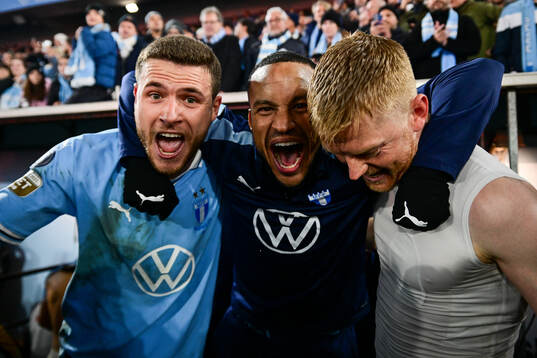Malmö FFs Gabriel Busanello, målvakt Joakim Persson och