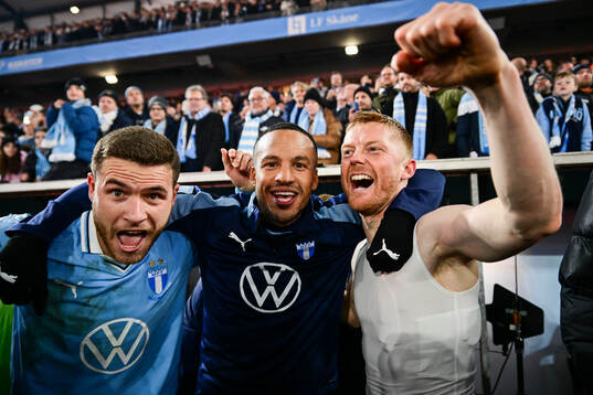 Malmö FFs Gabriel Busanello, målvakt Joakim Persson och