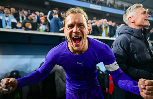 Malmö FFs målvakt Johan Dahlin jublar