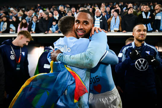 Malmö FFs Gabriel Busanello och Isaac Kiese Thelin jublar