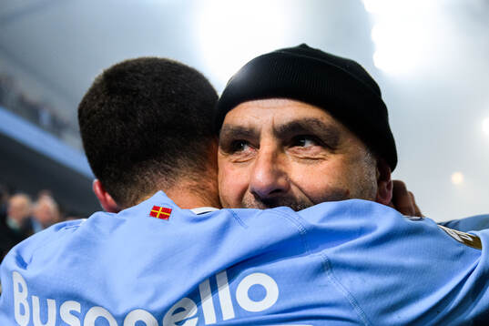 Malmö FFs målvaktstränare Jonnie Fedel jublar